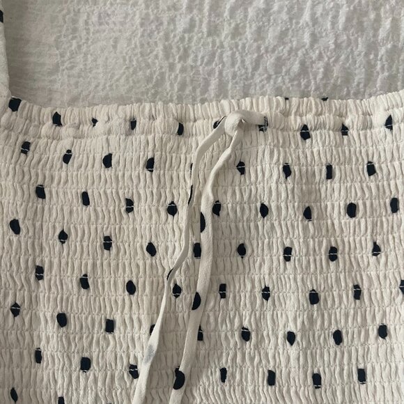 ✨ Polka Dot Smocked Blouse by Wilfred | Aritzia - Picture 4 of 6